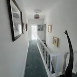 Lavally House Gæstehus 3*