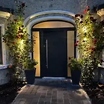 Lavally House Gæstehus 3*