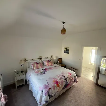 Lavally House Guest house