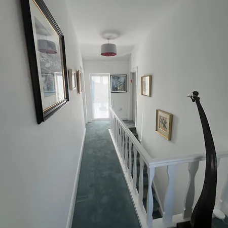 Lavally House Guest house *