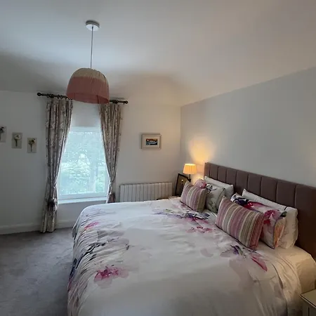 Lavally House Guest house *
