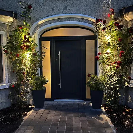 Lavally House Guest house *