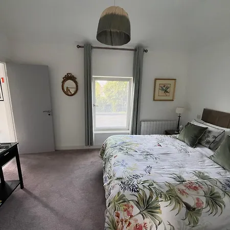 Lavally House Pensión 3*